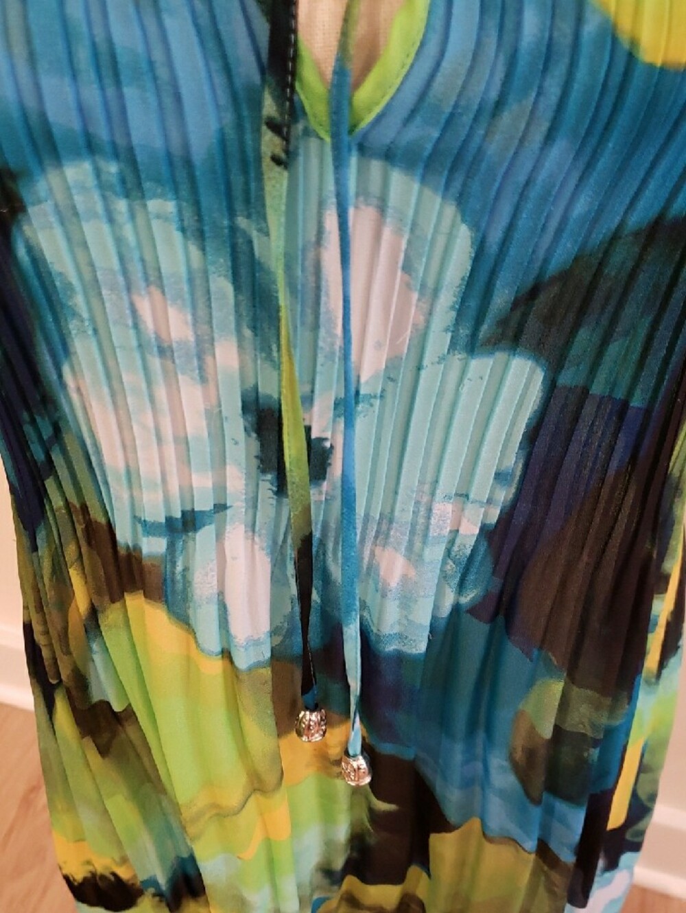 Sunny Leigh V-Neck Micro-Pleated Floral Tie-Front Top - Blue/Green - Picture 2 of 6